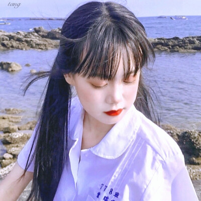 _月亮在大海某处迷茫-