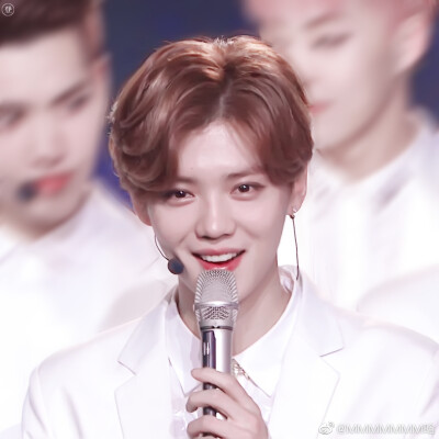 鹿晗 LUHAN