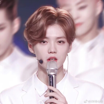 鹿晗 LUHAN