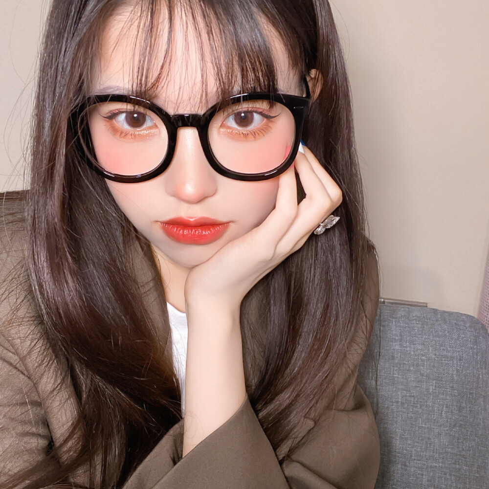 无人问津的港口开满鲜花