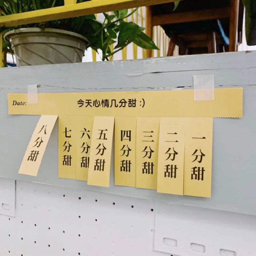 你说人山人海 边走边爱 怕什么孤独
我说人潮拥挤 都不是你 该怎么将就
朋友圈背景图✅文案