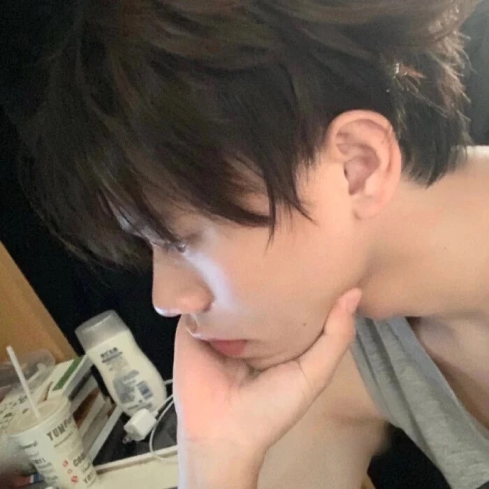 /真人男头（图源各处侵权致歉）
关注“伊雯宝贝”，日常更新头像、背景图、壁纸