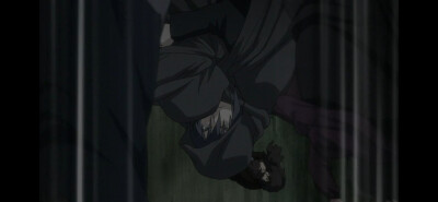 这集真的虐。
老鼠紧紧抱着紫苑下坠，再配上标题，妈的。