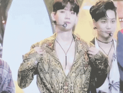 边伯贤:我随便动一动就能把你们这群婆娘迷人的死死的