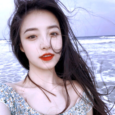 “长的好看的人连头发丝儿都好看_”