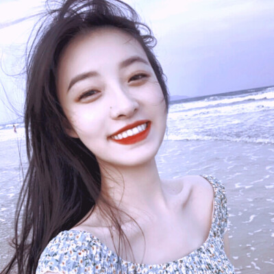 “长的好看的人连头发丝儿都好看_”