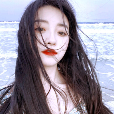 “长的好看的人连头发丝儿都好看_”