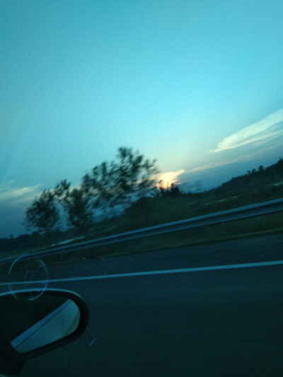 路途中的风景很美