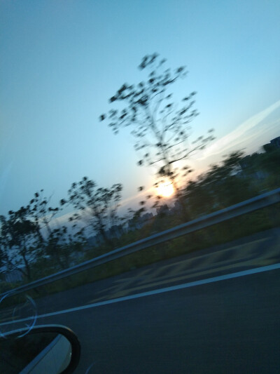 路途中的风景很美