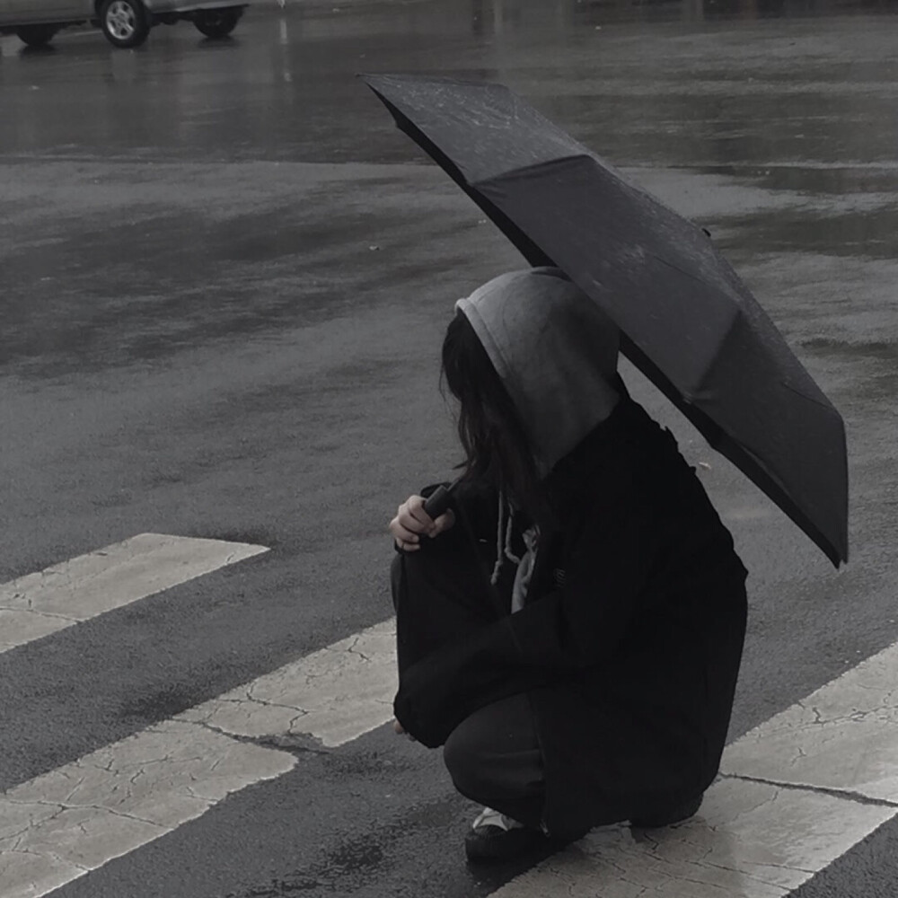 哭泣黑色下雨头像图片