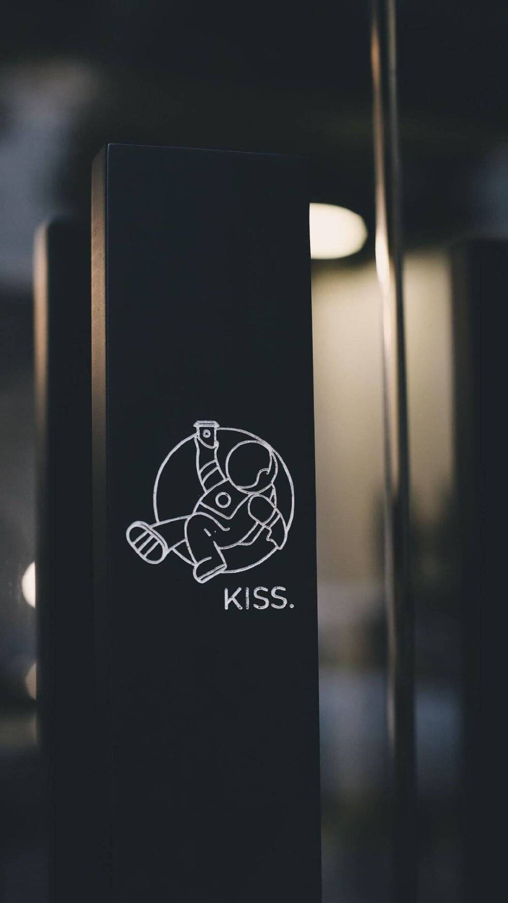 kiss