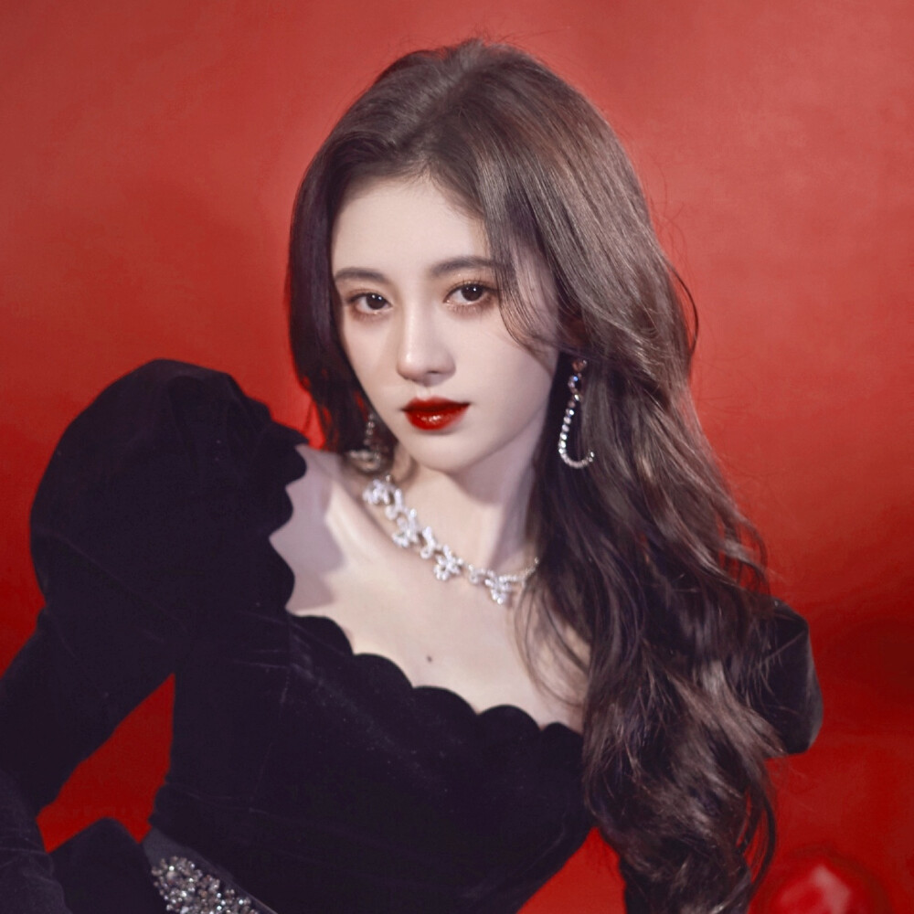 鞠婧祎.
二传注明林初妍.