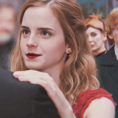 Don't crybecause it is over, smile because it happened.不要因为结束而哭泣，微笑吧，为你的曾经拥有。