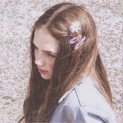 Don't crybecause it is over, smile because it happened.不要因为结束而哭泣，微笑吧，为你的曾经拥有。