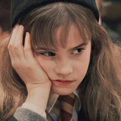 Don't crybecause it is over, smile because it happened.不要因为结束而哭泣，微笑吧，为你的曾经拥有。