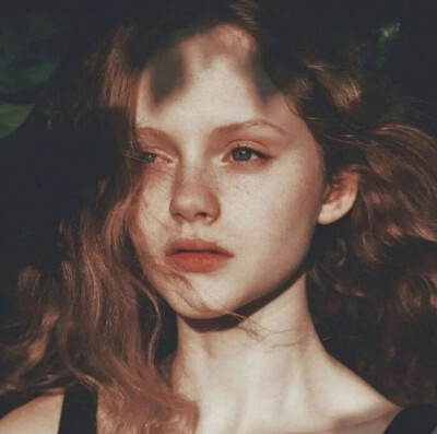 Don't crybecause it is over, smile because it happened.不要因为结束而哭泣，微笑吧，为你的曾经拥有。