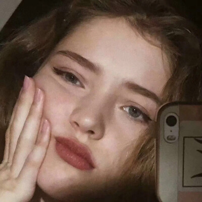 Don't crybecause it is over, smile because it happened.不要因为结束而哭泣，微笑吧，为你的曾经拥有。