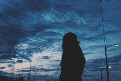 一起吹过晚风的人 大概可以记很久吧☽.