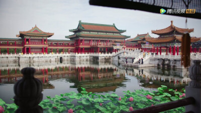 原来年少情深
也可以走到相看两厌