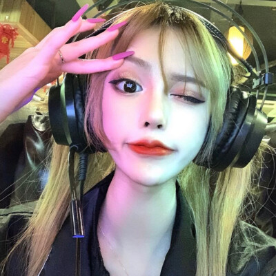 御姐 专属
都是人都一样会眼红