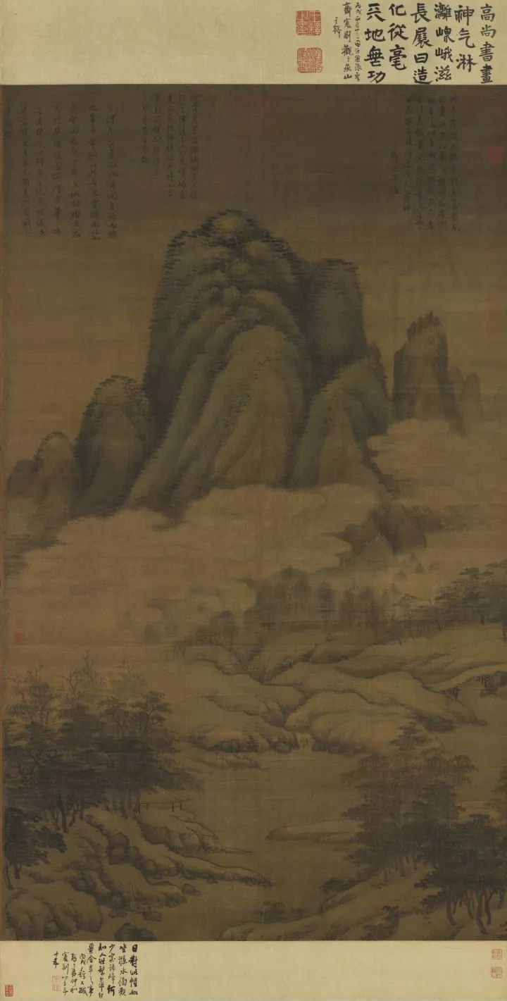   元 高克恭 云横秀岭
国宝 限展品
高克恭（1248-1310），字彦敬，号房山，祖先为西域色目人。累官至刑部尚书，也曾任职江南，寓居杭州，遍历南国山川风光，并与江南文人交游甚密。
此幅既见强大块量感的主山，展现北方巨障山水的气势；亦有蜿蜒的河流、云岚，与圆缓的峰峦水渚，流露出南方米家山水的温润，兼具南北两地山水画的风格特色。而古朴典雅的青绿设色，则增添盎然生意的笔墨趣味。全幅反映出元初的复古运动，画风综合了画史上各种重要的传统，堪称高克恭的山水典型风范。
