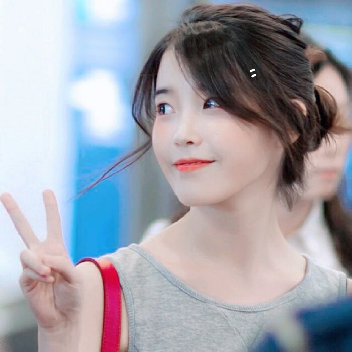 人帮我擦掉了偷偷写在日记本里的那句"我不太行",还换上了一朵小红花