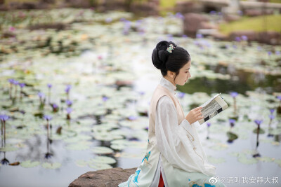 春风如贵客，一到便繁华
神仙@--麓九--
摄影@请叫我安静大叔
千里梦@宴山亭传统服饰定制_初六
#厦门约拍##福州约拍##穿汉服的女生可以有多仙# ​​​