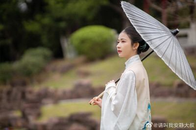 春风如贵客，一到便繁华
神仙@--麓九--
摄影@请叫我安静大叔
千里梦@宴山亭传统服饰定制_初六
#厦门约拍##福州约拍##穿汉服的女生可以有多仙# ​​​