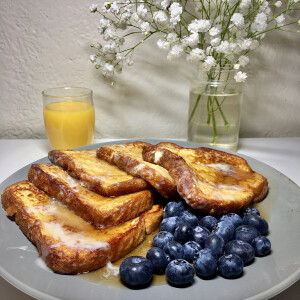 自制French Toast 超级好吃！！
面包版烤馒头，建议用黄油，因为真的很香