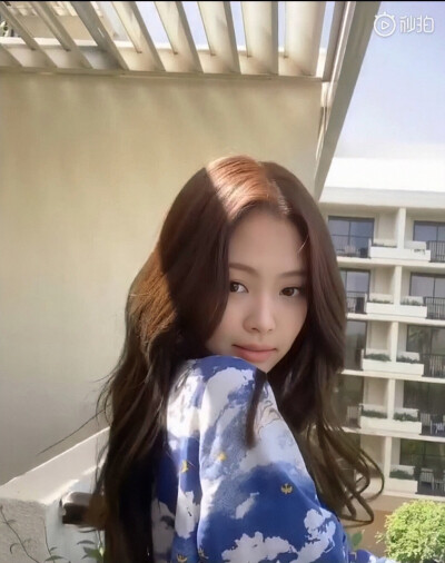 Jennie
weibo：一口甜少女