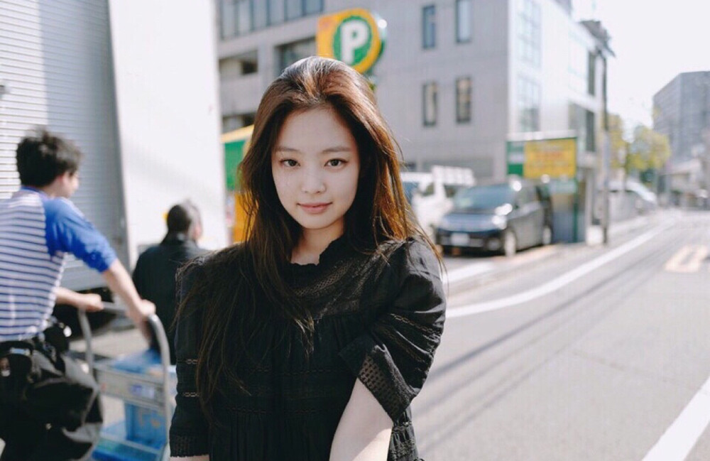 Jennie
臭屁妮子