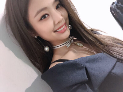 Jennie
臭屁妮子