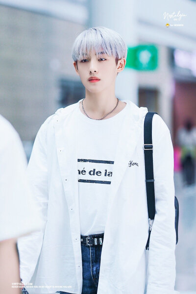 威神V
WinWin董思成