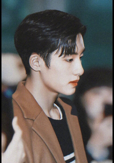 威神V
WinWin董思成