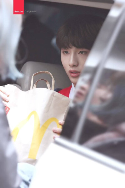 威神V
WinWin董思成