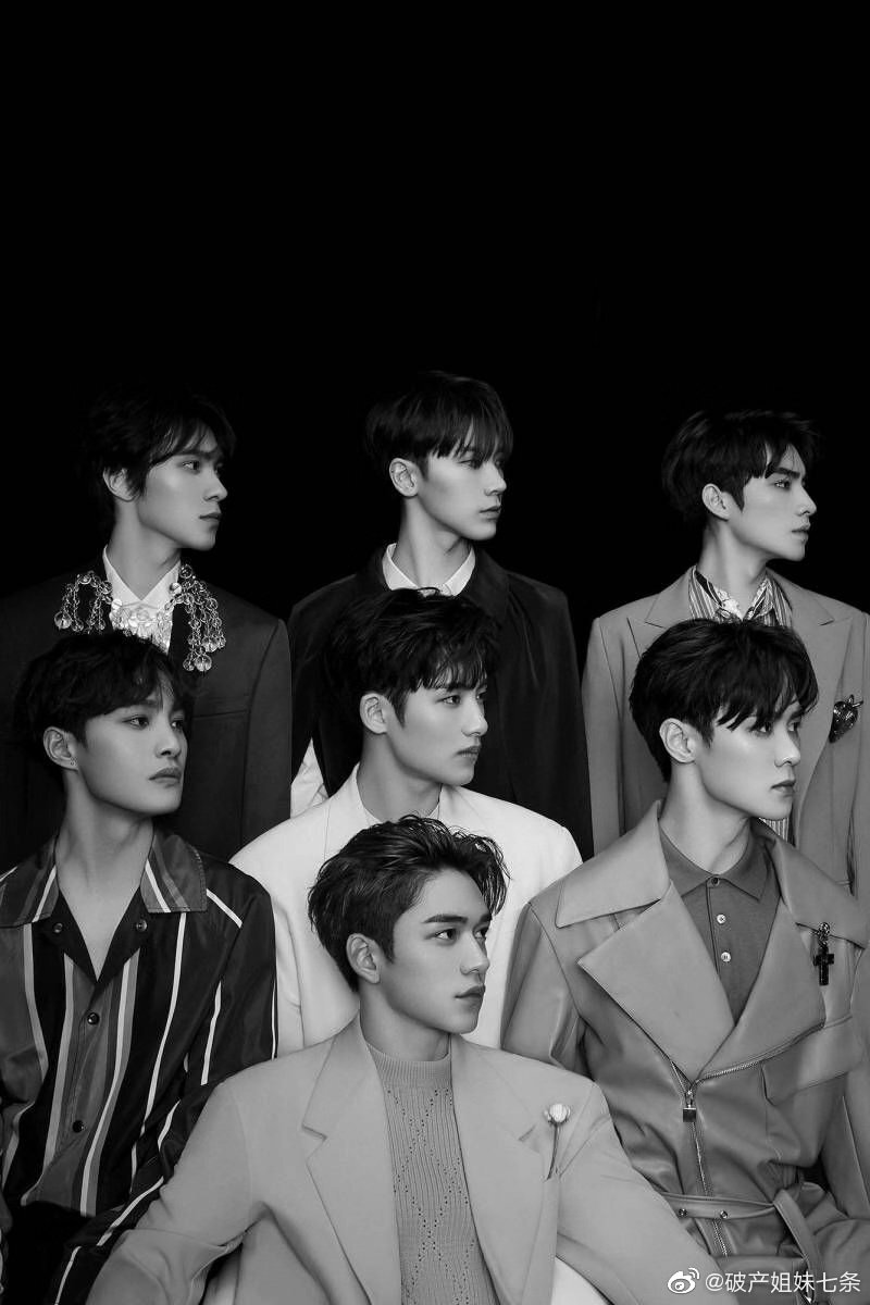 威神V
全员
钱锟（KUN）李永钦（TEN）肖俊（XIAOJUN）
黄冠亨（HENDERY）黄旭熙（LUCAS）
董思成（WinWin）刘扬扬（YANGYANG）