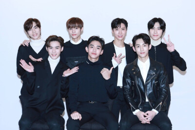 威神V
全员
钱锟（KUN）李永钦（TEN）肖俊（XIAOJUN）
黄冠亨（HENDERY）黄旭熙（LUCAS）
董思成（WinWin）刘扬扬（YANGYANG）