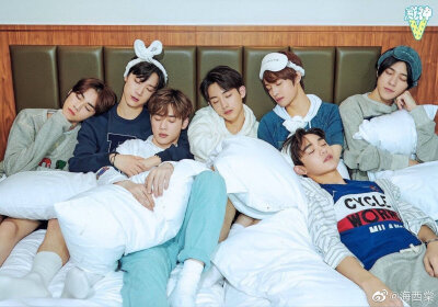 威神V
全员
钱锟（KUN）李永钦（TEN）肖俊（XIAOJUN）
黄冠亨（HENDERY）黄旭熙（LUCAS）
董思成（WinWin）刘扬扬（YANGYANG）