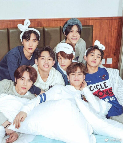 威神V
全员
钱锟（KUN）李永钦（TEN）肖俊（XIAOJUN）
黄冠亨（HENDERY）黄旭熙（LUCAS）
董思成（WinWin）刘扬扬（YANGYANG）