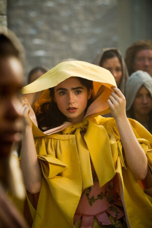 莉莉.柯林斯
Lily Jane Collins

《白雪公主之魔镜魔镜》