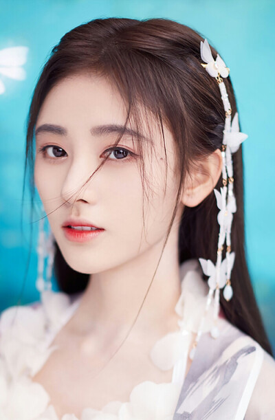 国风美少年
鞠婧祎