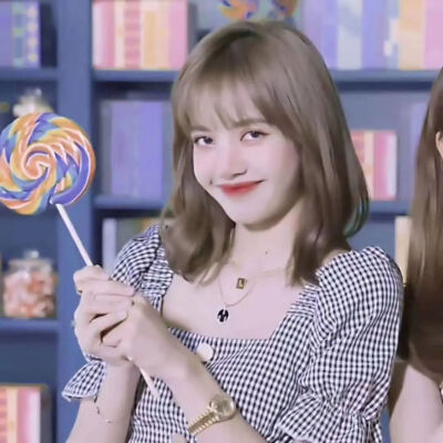 Lisa and，black pink，来喽