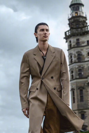 Numéro Homme Netherlands 2020
荷兰版《Numéro》男刊封面大片, 丹麦王子Prince Nikolai of Denmark
摄影：Marco van Rijt
[weibo@小象王国]