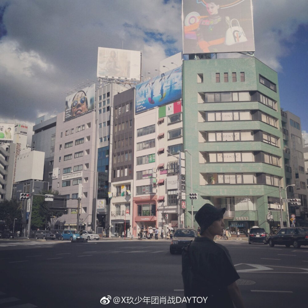 肖战
这是他去日本的时候的一组图
现在微博也没有了