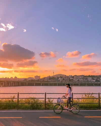 看看太阳 人间一趟
风景壁纸/湖光山色/夜景摄影
横屏壁纸/锁屏壁纸/手机壁纸ins