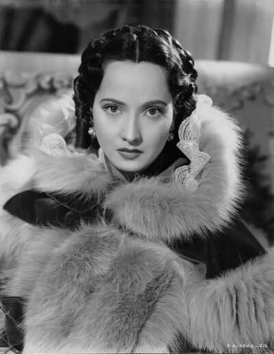 梅尔·奥勃朗
Merle Oberon