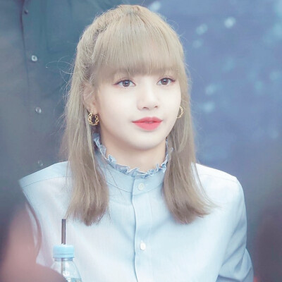 自制Lisa滤镜头像❤抱图吱声
人间芭比❤