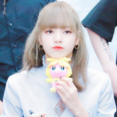 自制Lisa滤镜头像❤抱图吱声
人间芭比❤