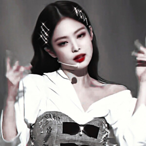 回首亘年漫月里所有怦然心动，你仍拔得头筹。

原白荨。