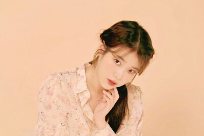 IU 李知恩 cr：Pink_MyEun